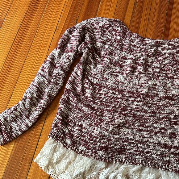Red and white with lace sweater - Picture 5 of 6